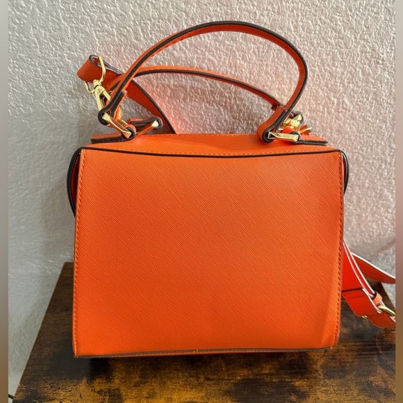 Steve Madden Vibrant Orange Crossbody Bag - Picture 2 of 3